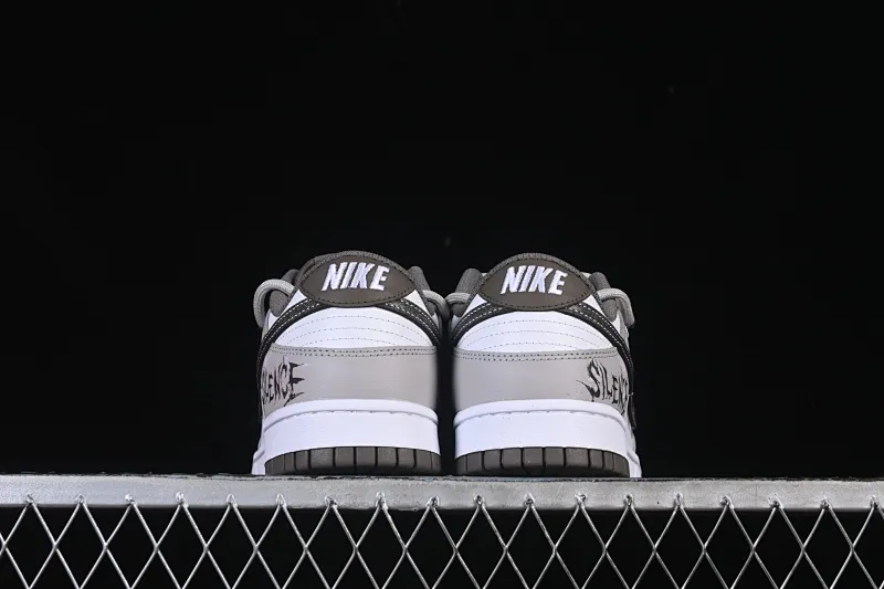 All Categories Nk SB Dunk Series Nk SB Dunk Low High-end Customized Low-top Shoes Nike SB Dunk Low "Just Do It" Straps Anniversary High-end Customized Low-top Casual Shoes HF5441-111